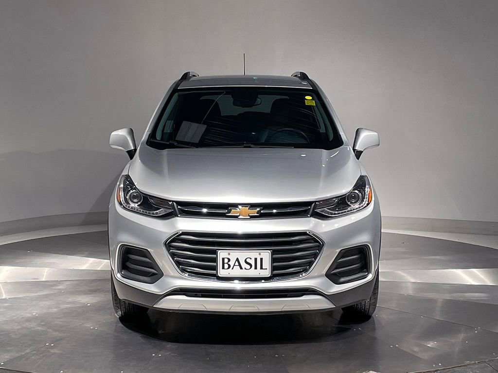 Used 2022 Chevrolet Trax LT w/ LT Convenience Package image 9