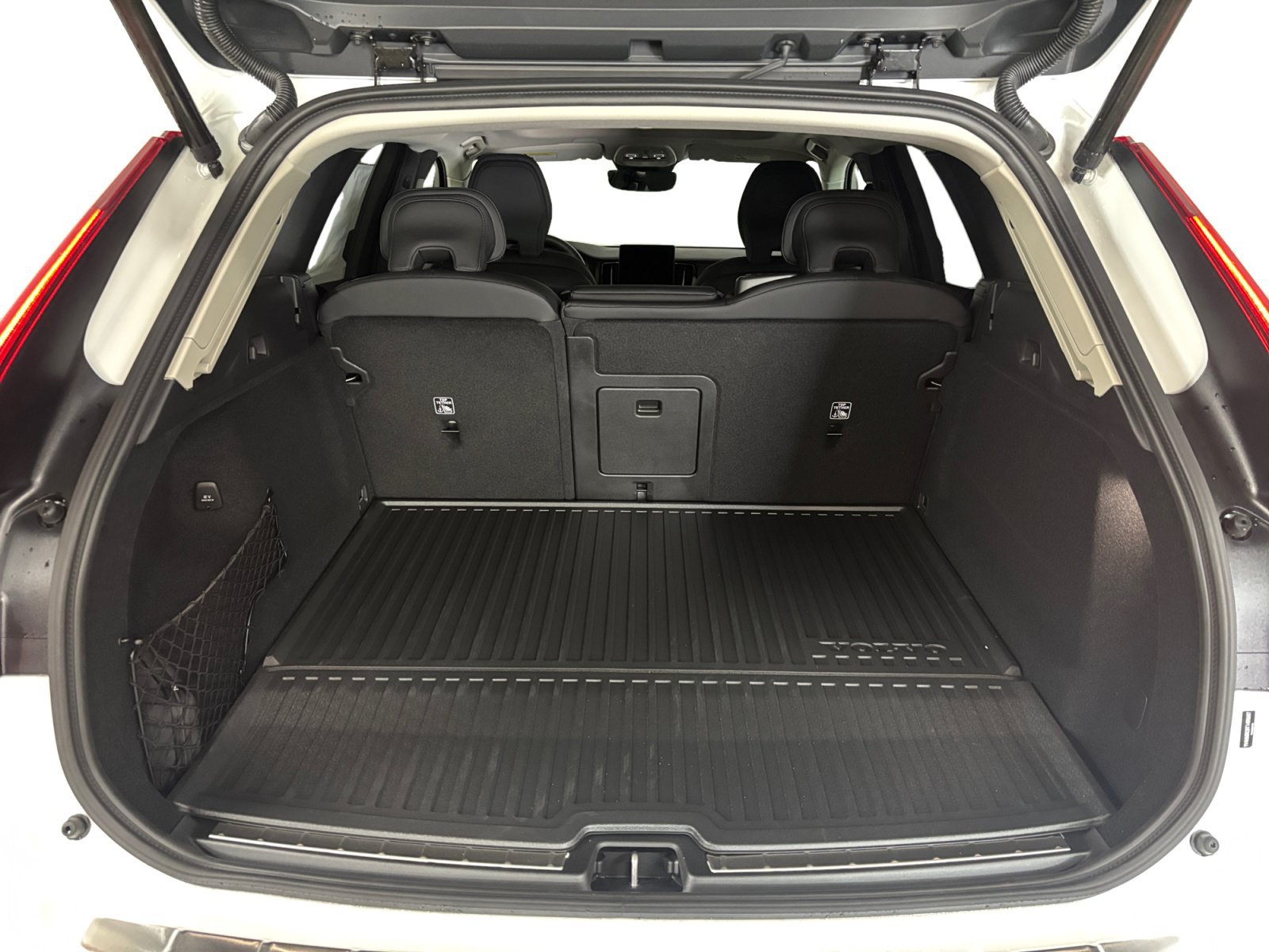 New 2026 Volvo XC60 T8 Plus w/ Protection Package Premier AWD/4WD image 18