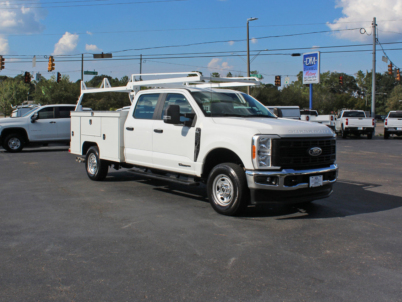 Used 2023 Ford F250 XL w/ Snow Plow/Camper Package image 7