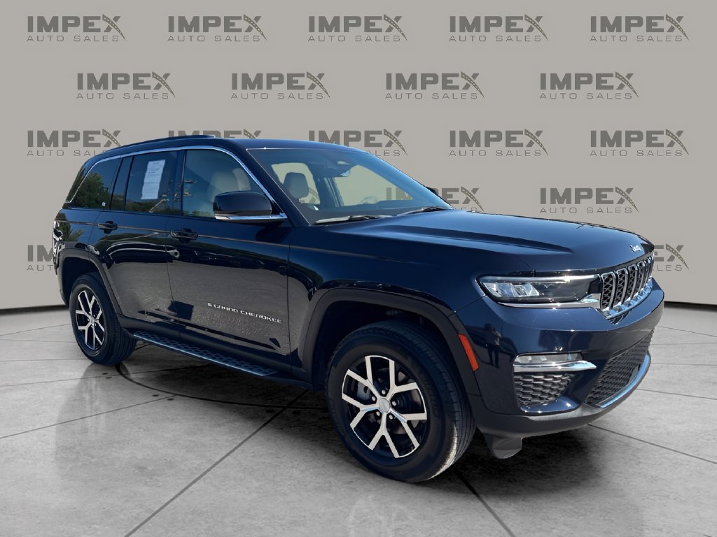 Used 2025 Jeep Grand Cherokee Limited AWD/4WD image 7