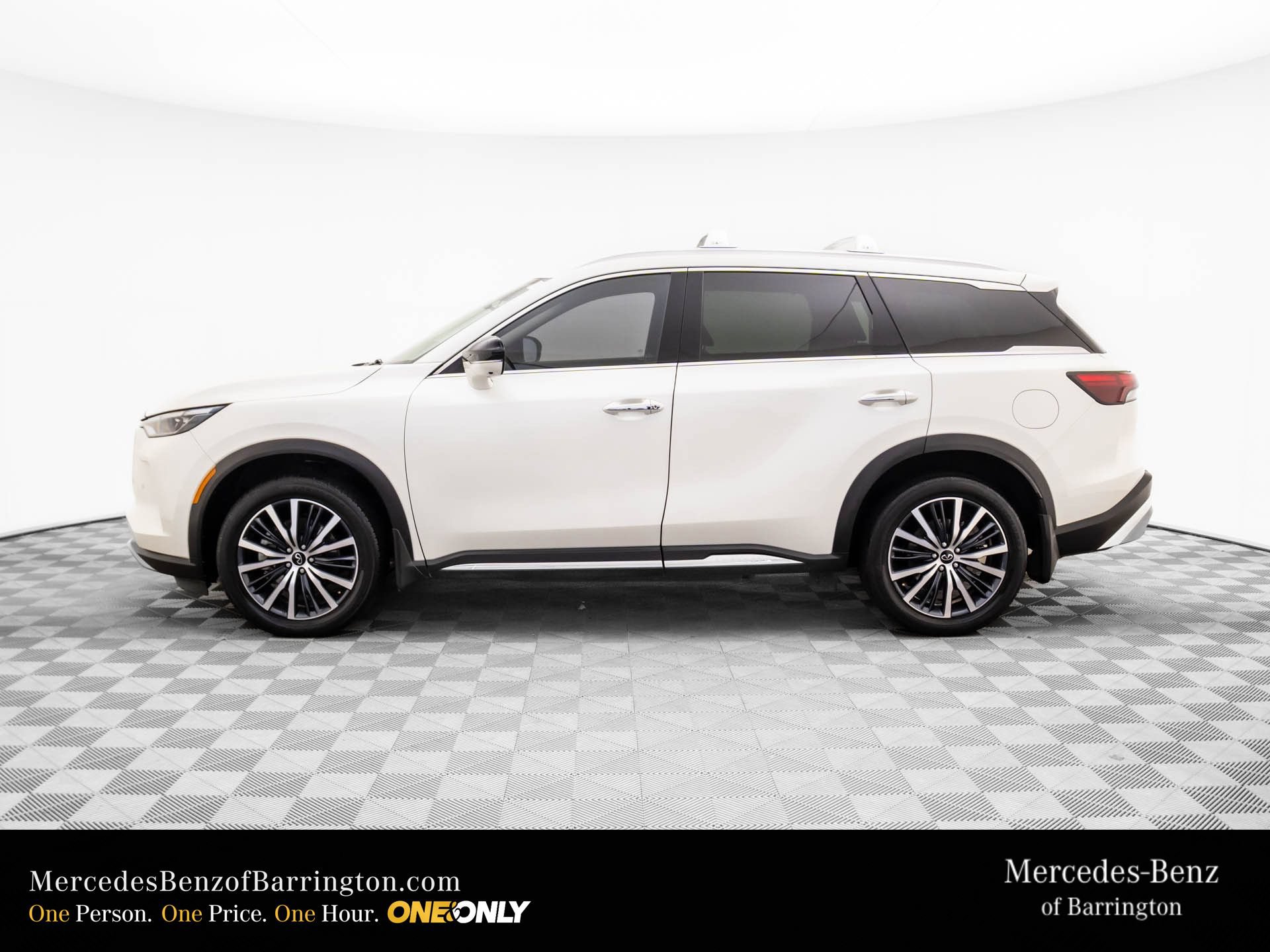 Used 2023 INFINITI QX60 Sensory w/ Cargo Package AWD/4WD image 2