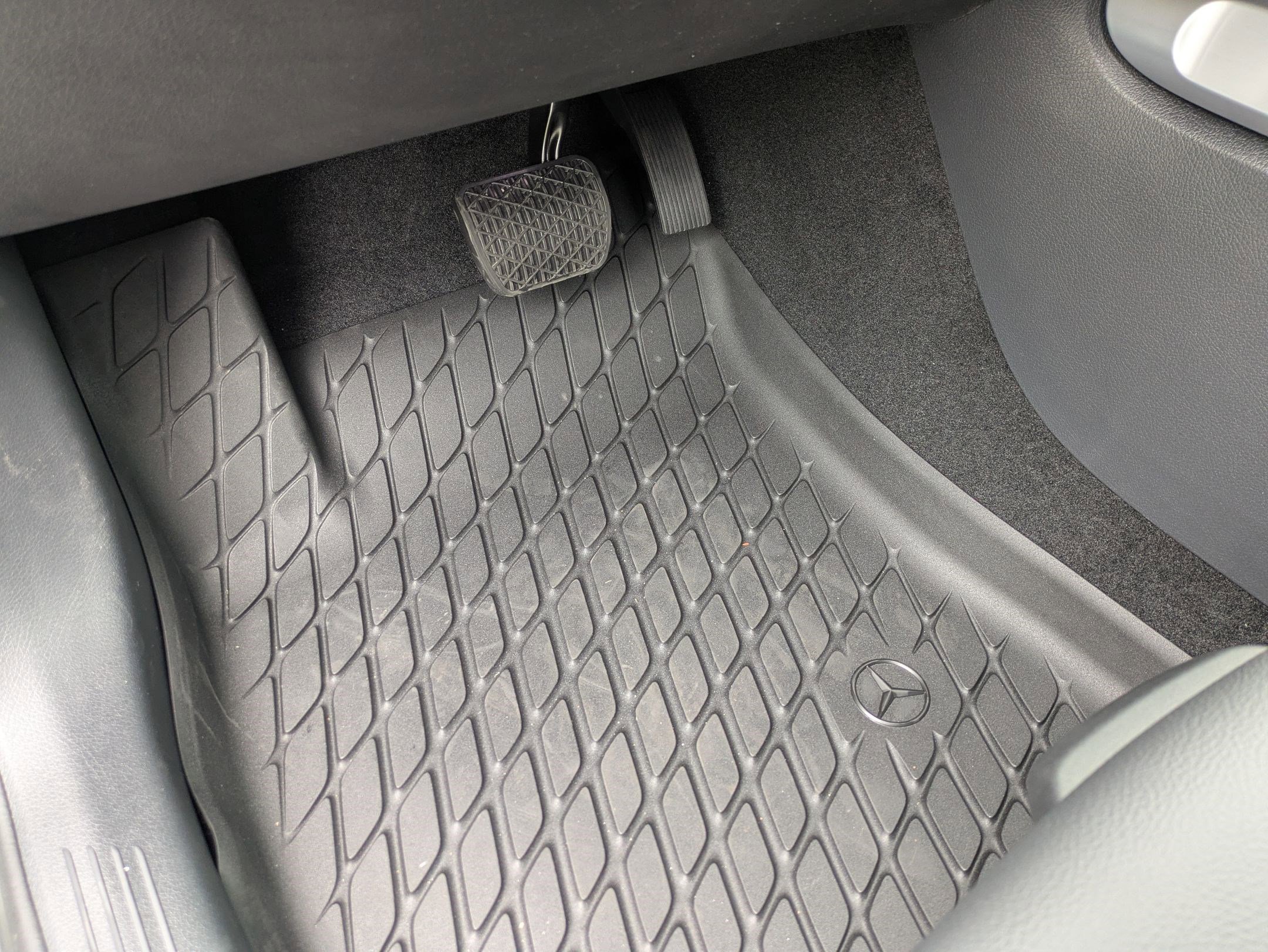 New 2025 Mercedes-Benz GLB 250 image 18