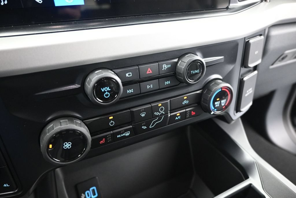 New 2026 Ford F250 XLT w/ XLT Premium Package AWD/4WD image 16