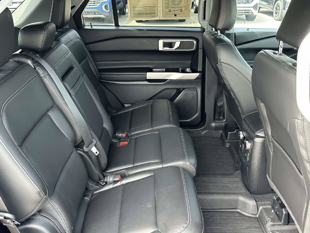 Used 2022 Ford Explorer XLT w/ Equipment Group 202A AWD/4WD image 14