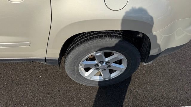 Used 2016 GMC Acadia SLE image 14