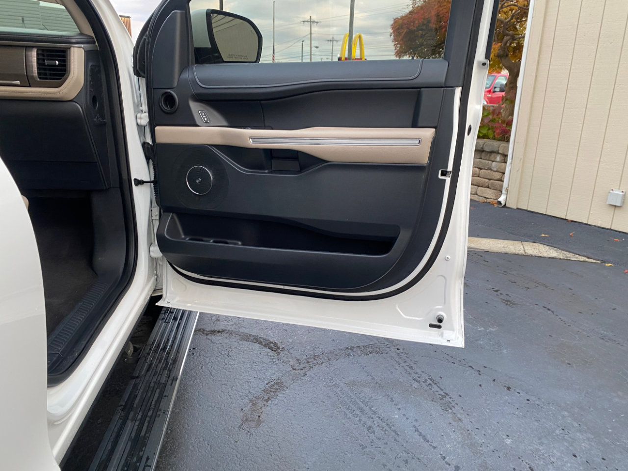 Used 2022 Ford Expedition Max Limited image 37