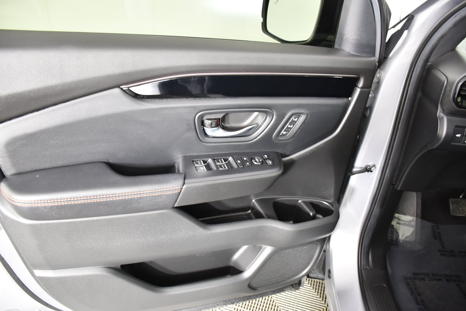 Used 2025 Honda Pilot TrailSport image 38