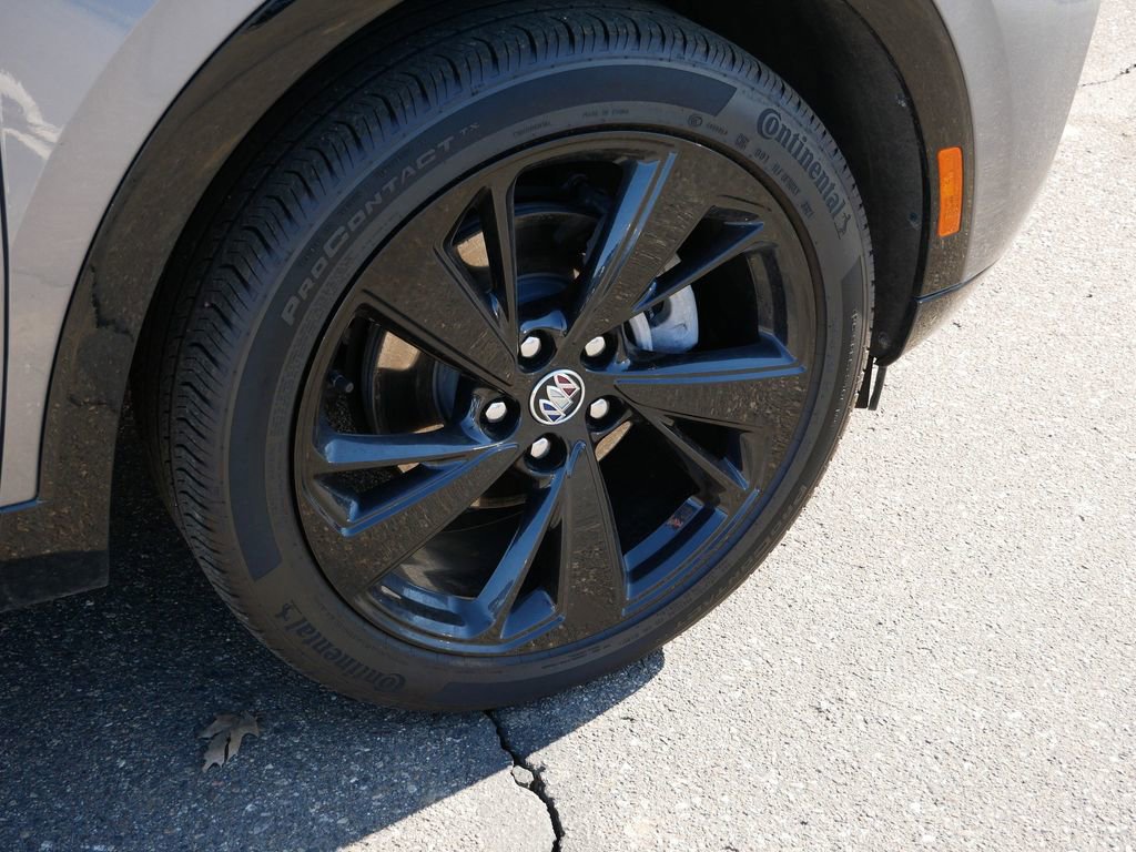 Used 2022 Buick Envision Essence w/ Technology Package I image 9