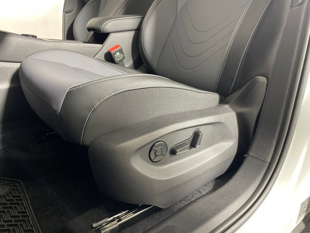 New 2026 Volkswagen Tiguan SE R-Line AWD/4WD image 9