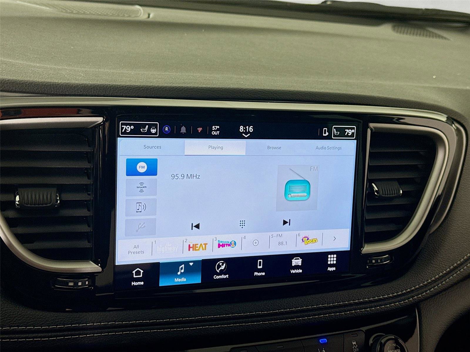 New 2026 Chrysler Pacifica Select image 9