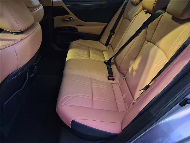 Used 2023 Lexus ES 300h Ultra Luxury w/ Accessory Package (Z1) FWD image 17