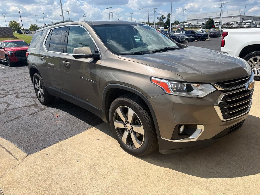 Used 2020 Chevrolet Traverse LT w/ LT Premium Package AWD/4WD image 2