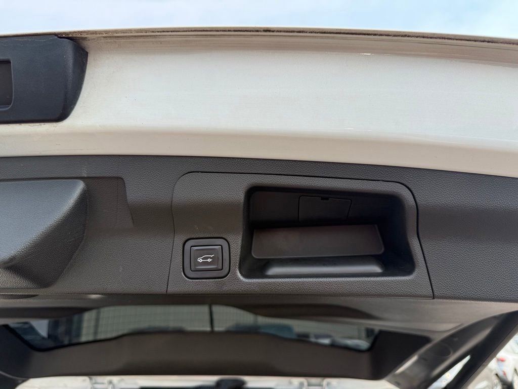 Used 2018 GMC Acadia SLT w/ LPO, Floor Liner Package image 39