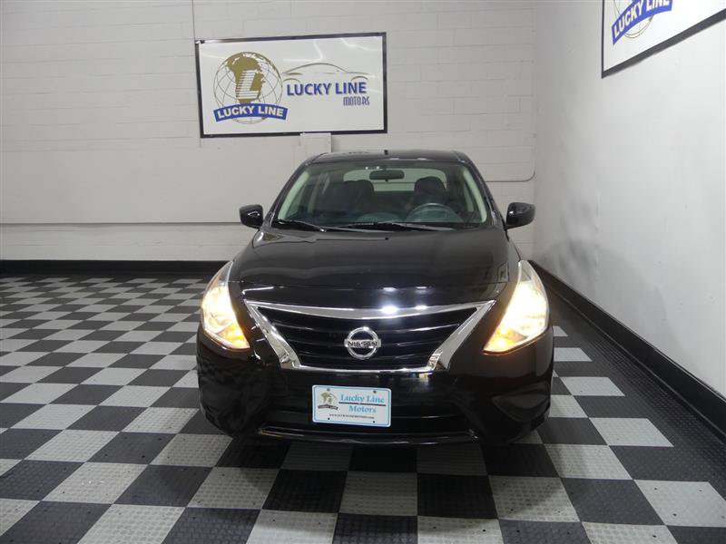 Used 2019 Nissan Versa SV FWD image 2
