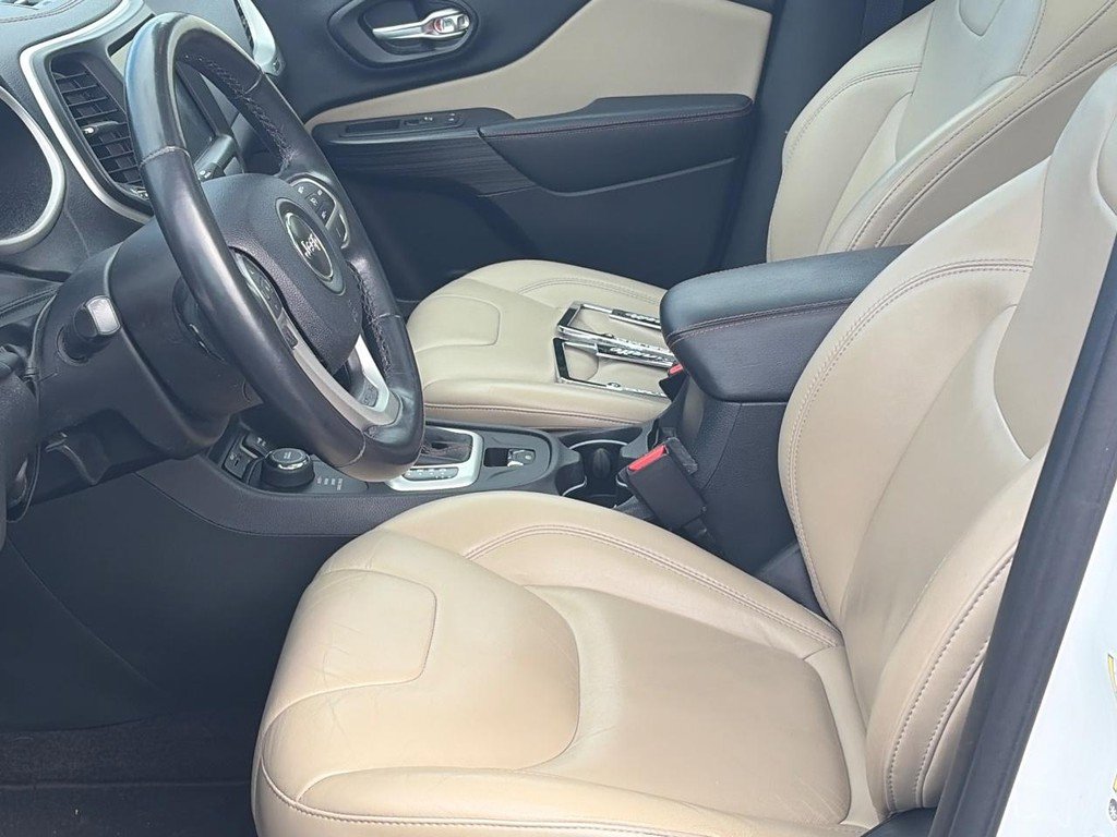 Used 2016 Jeep Cherokee Limited AWD/4WD image 5