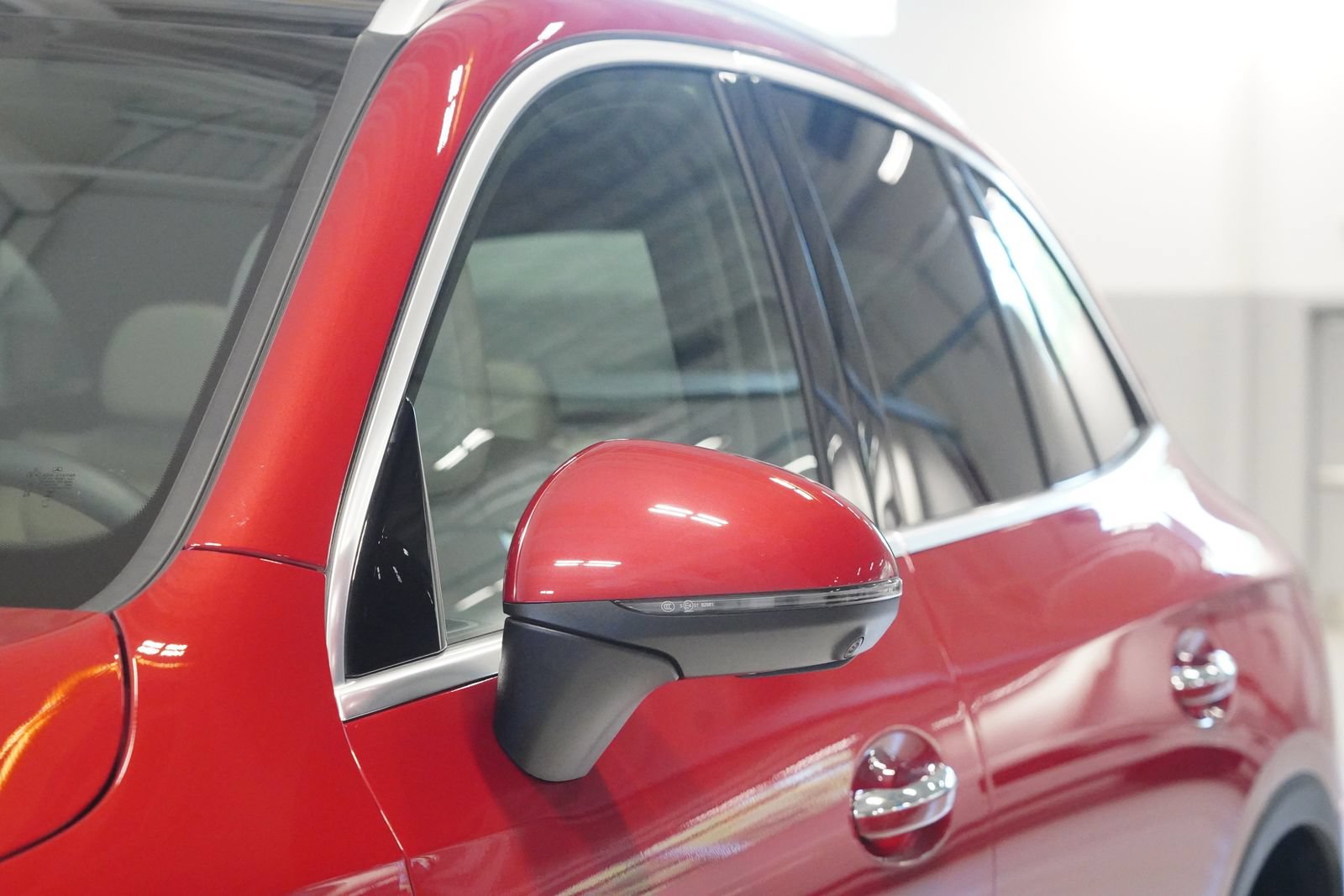 Used 2024 Mercedes-Benz GLC 300 4MATIC image 7