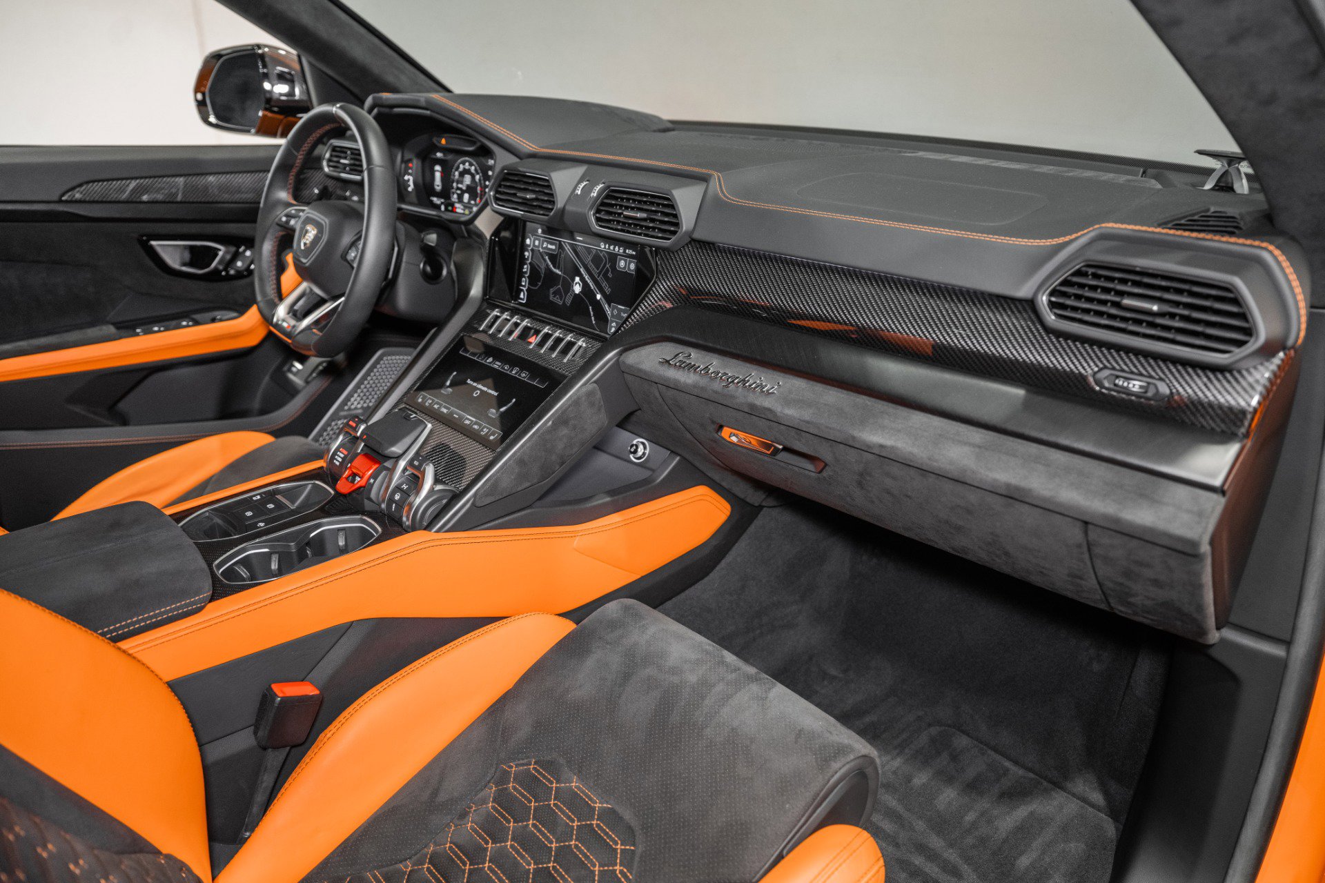 Used 2022 Lamborghini Urus image 26