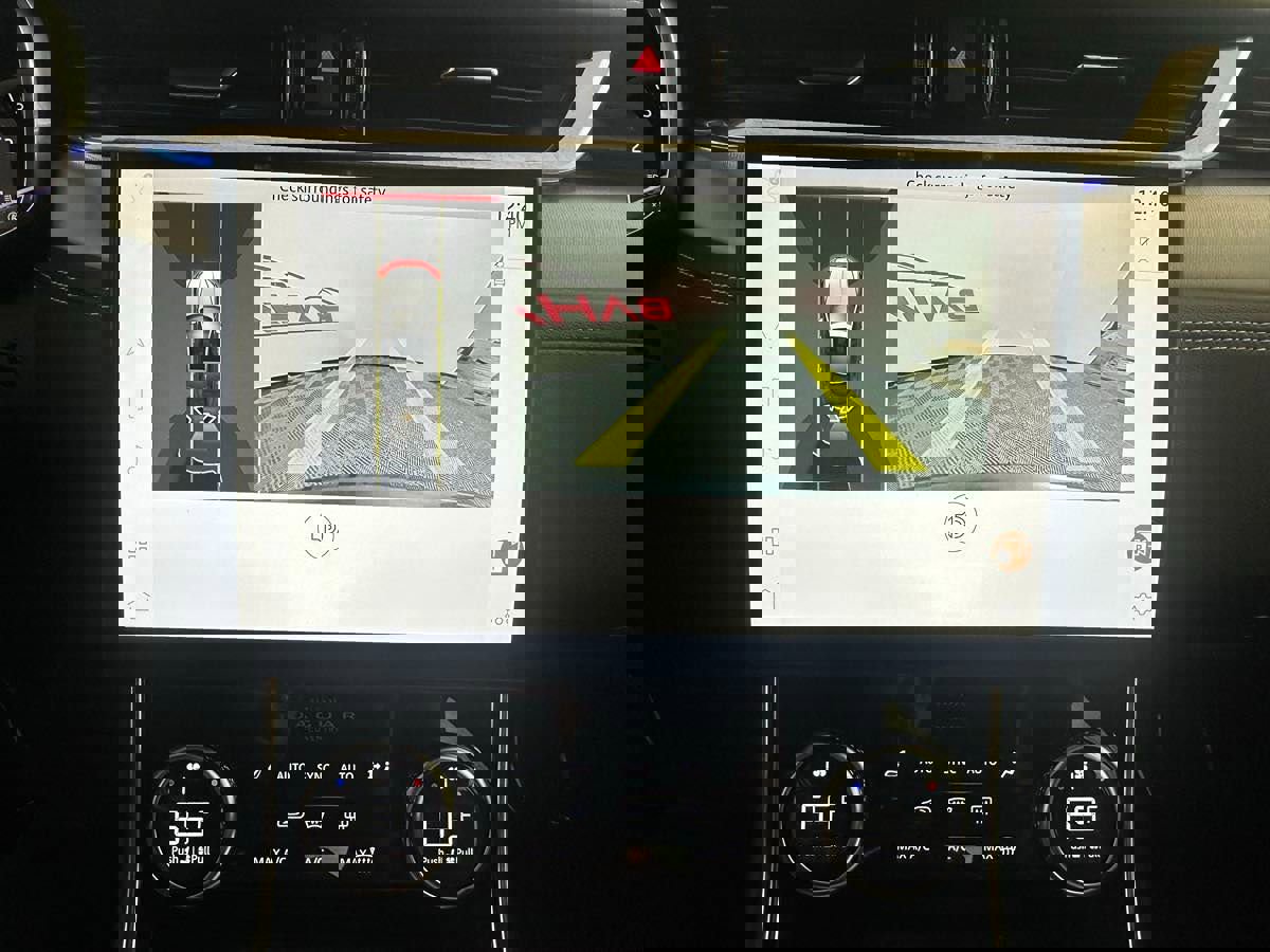 Used 2022 Jaguar XF R-Dynamic SE image 27