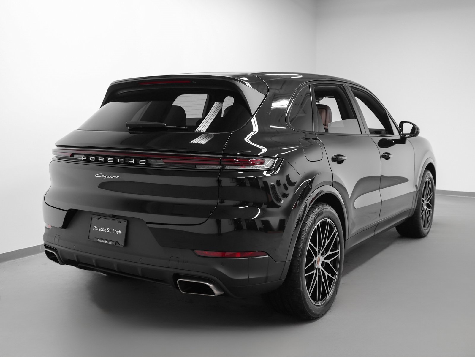 Certified 2025 Porsche Cayenne image 12