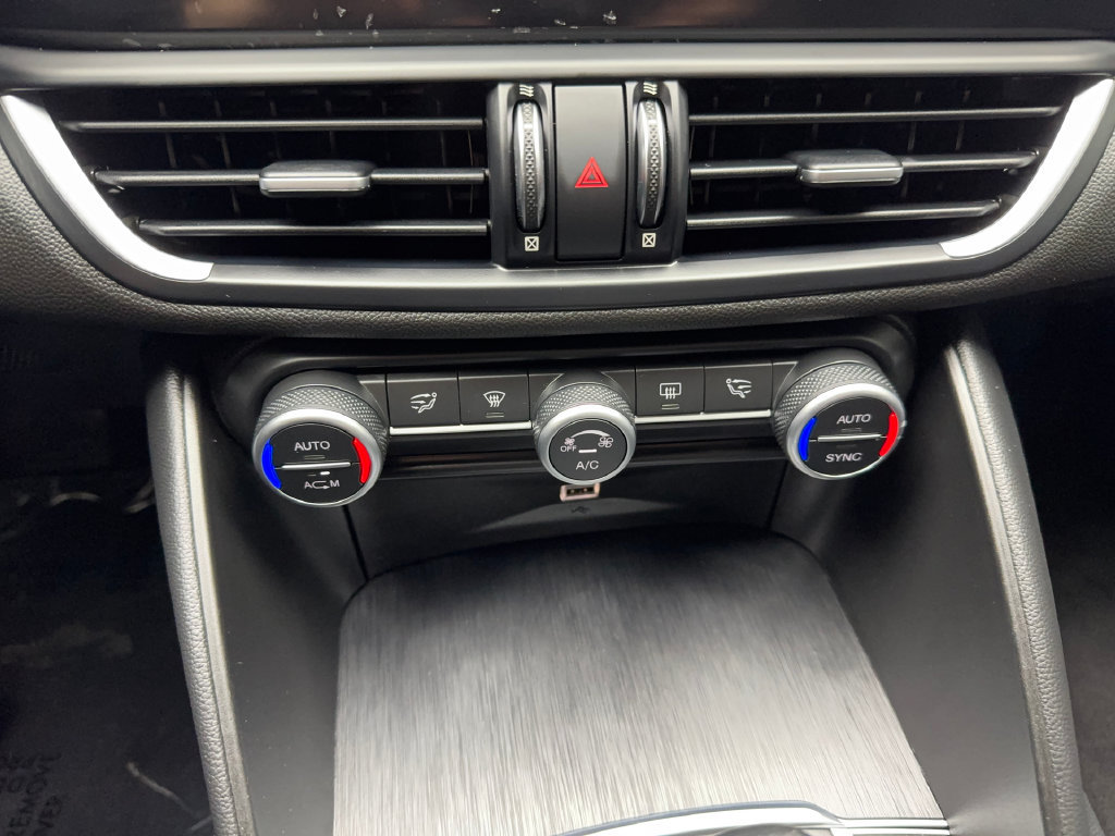 Used 2019 Alfa Romeo Giulia w/ Quick Order Package 22K Sport RWD image 48
