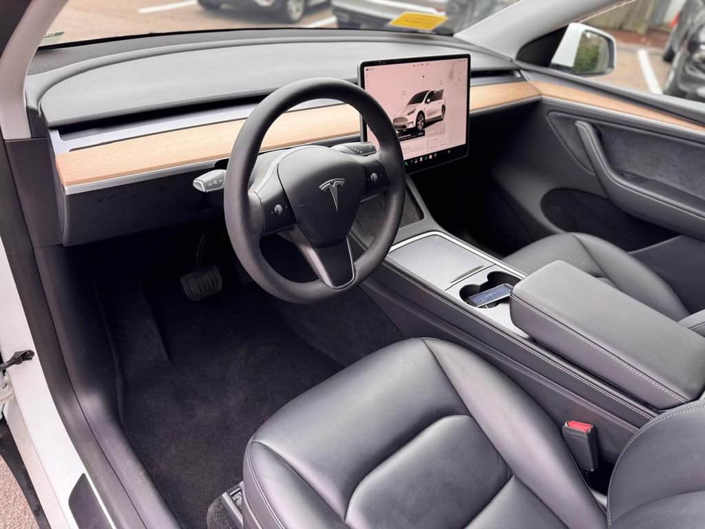Used 2024 Tesla Model Y Long Range AWD/4WD image 13