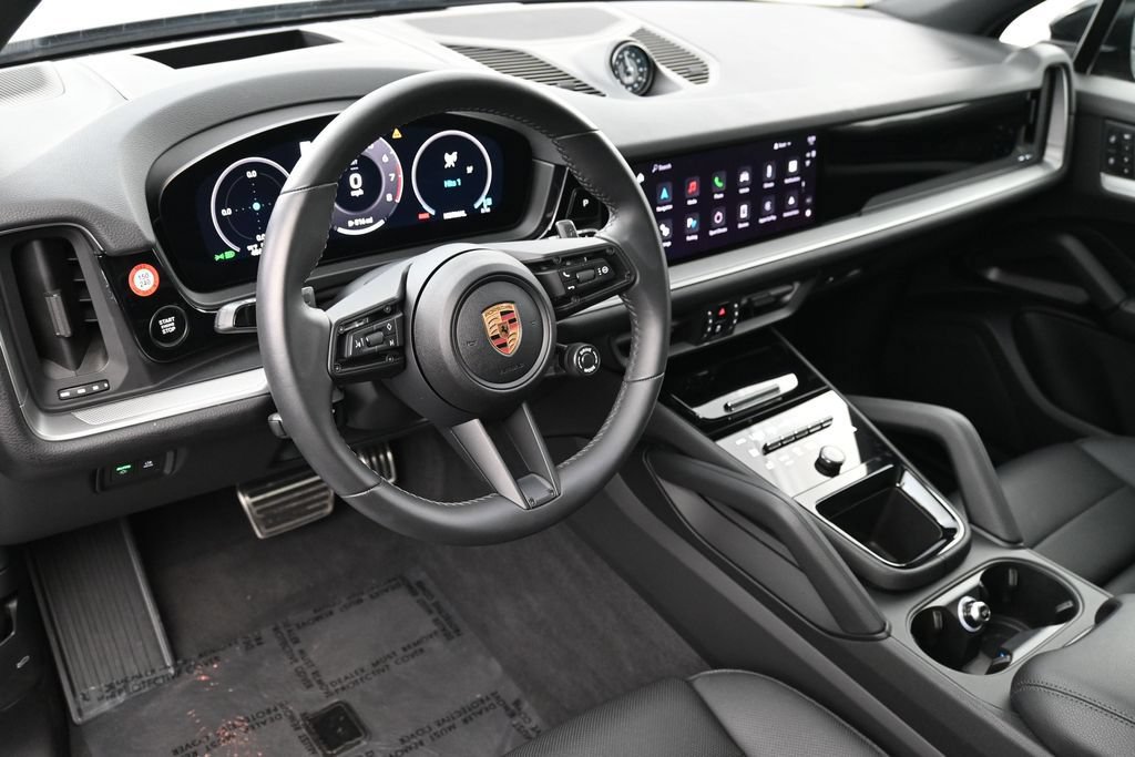Certified 2025 Porsche Cayenne AWD/4WD image 4