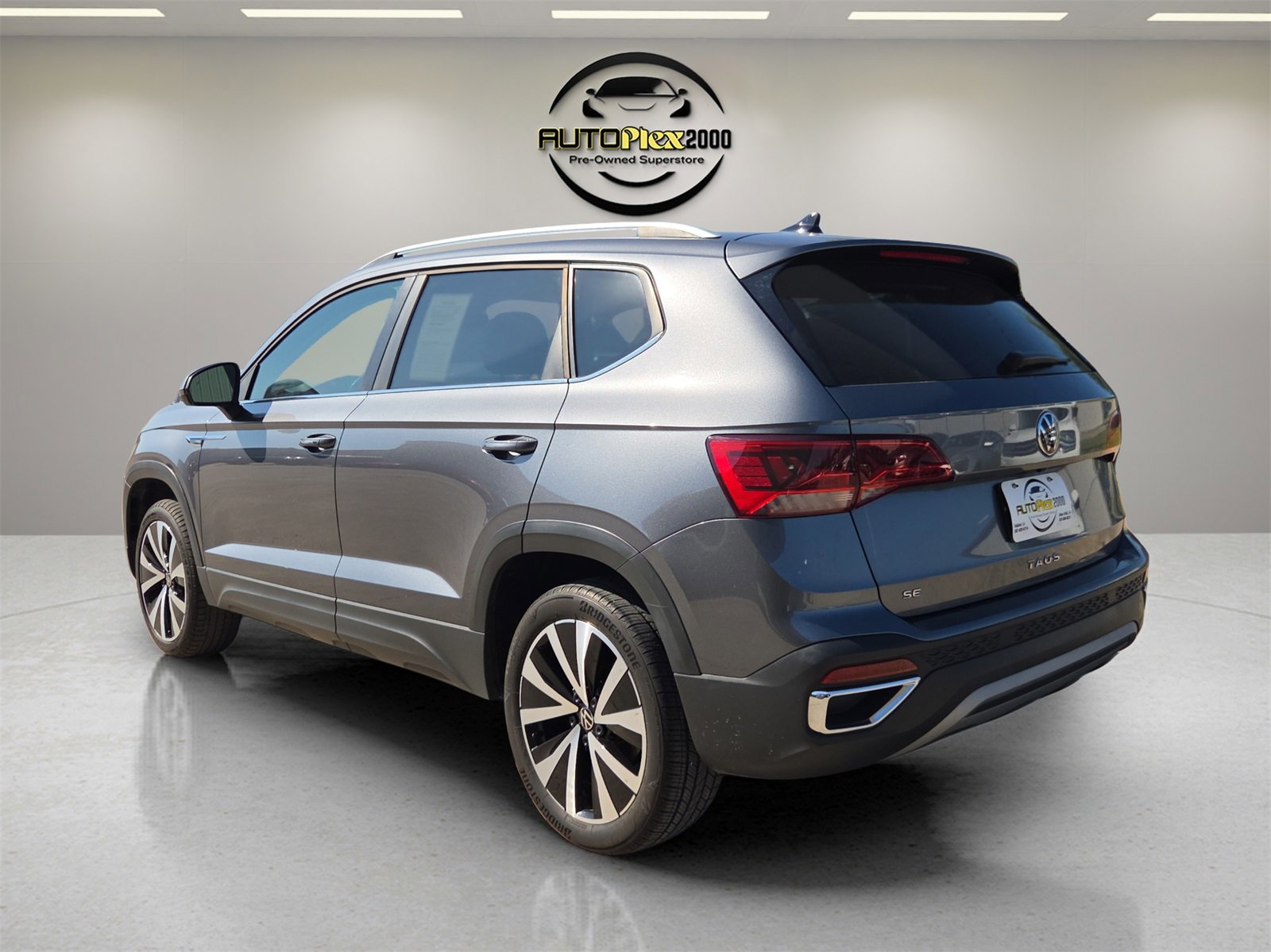 Used 2024 Volkswagen Taos SE image 5