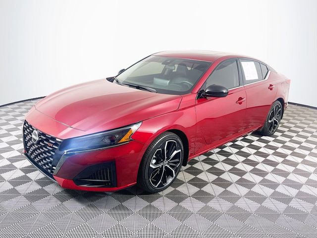 Used 2023 Nissan Altima 2.5 SR w/ SR Premium Package image 4