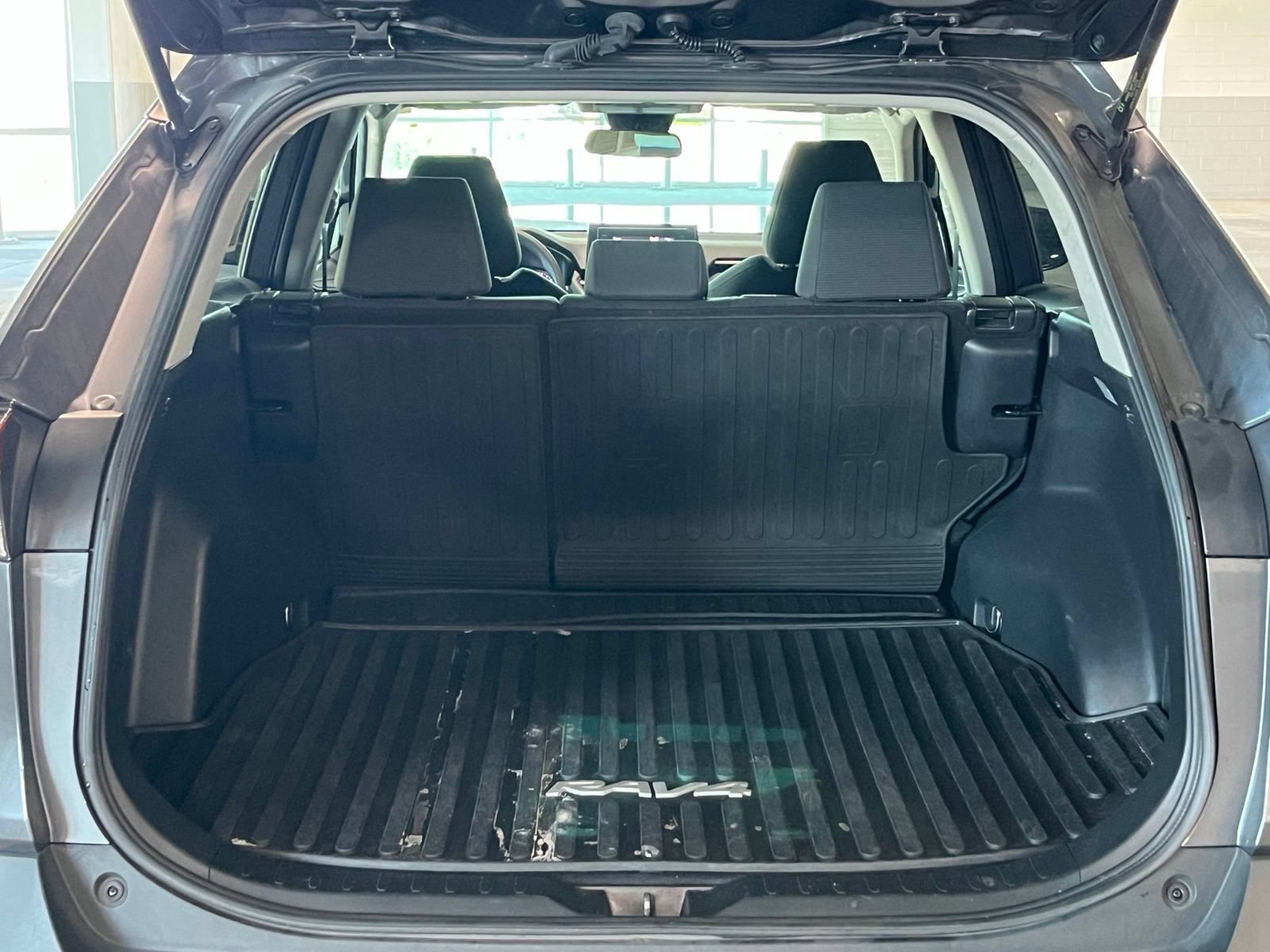 Used 2021 Toyota RAV4 LE AWD/4WD image 11