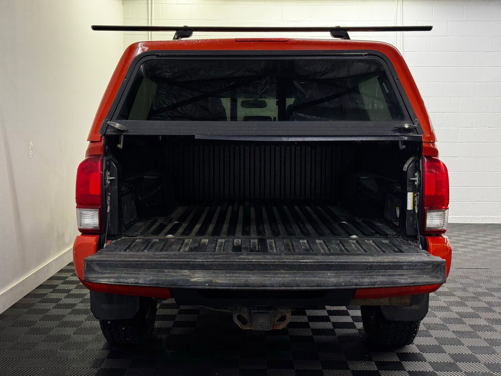 Used 2017 Toyota Tacoma TRD Sport AWD/4WD image 35