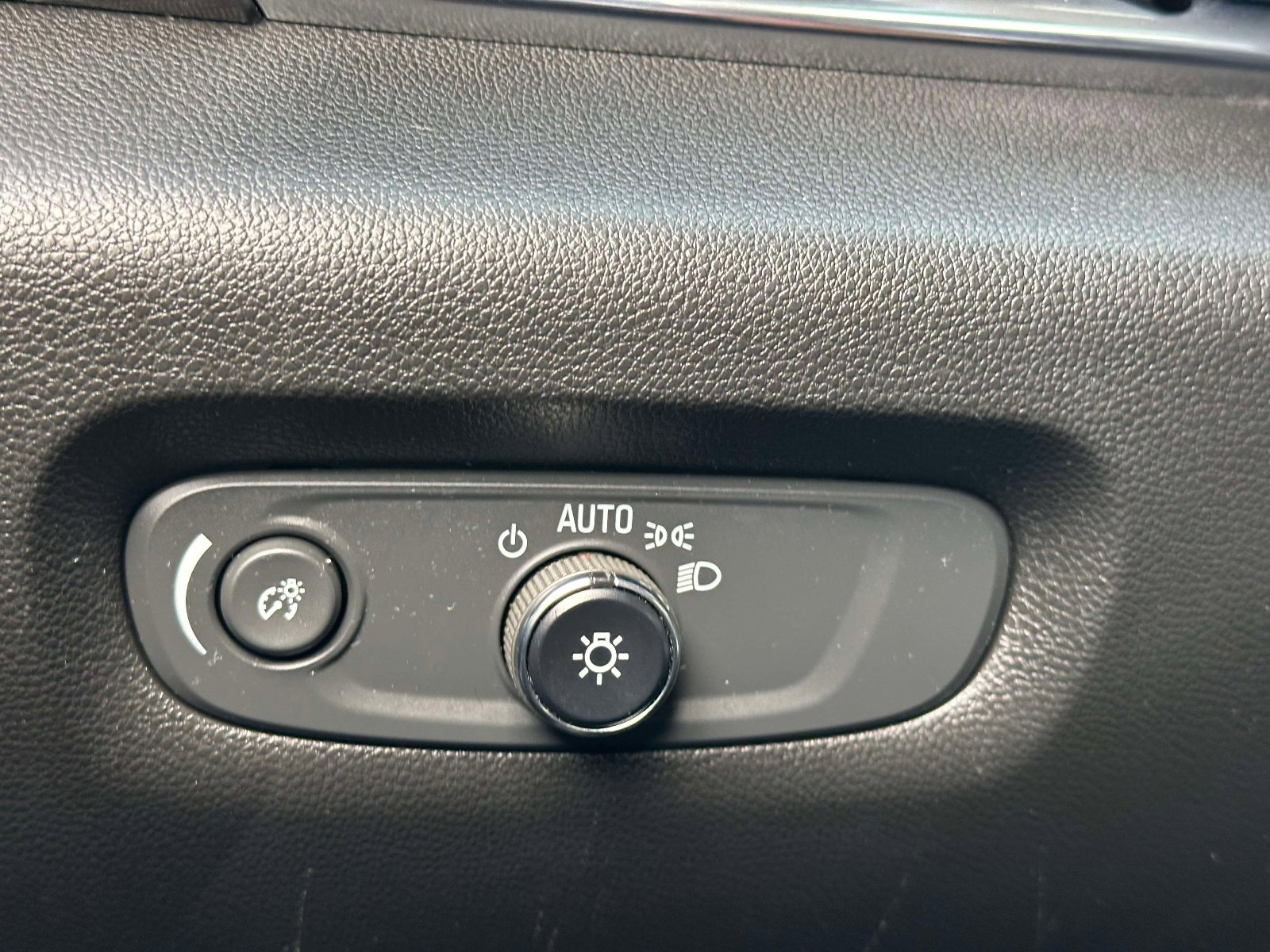 Used 2022 Chevrolet Traverse High Country image 21