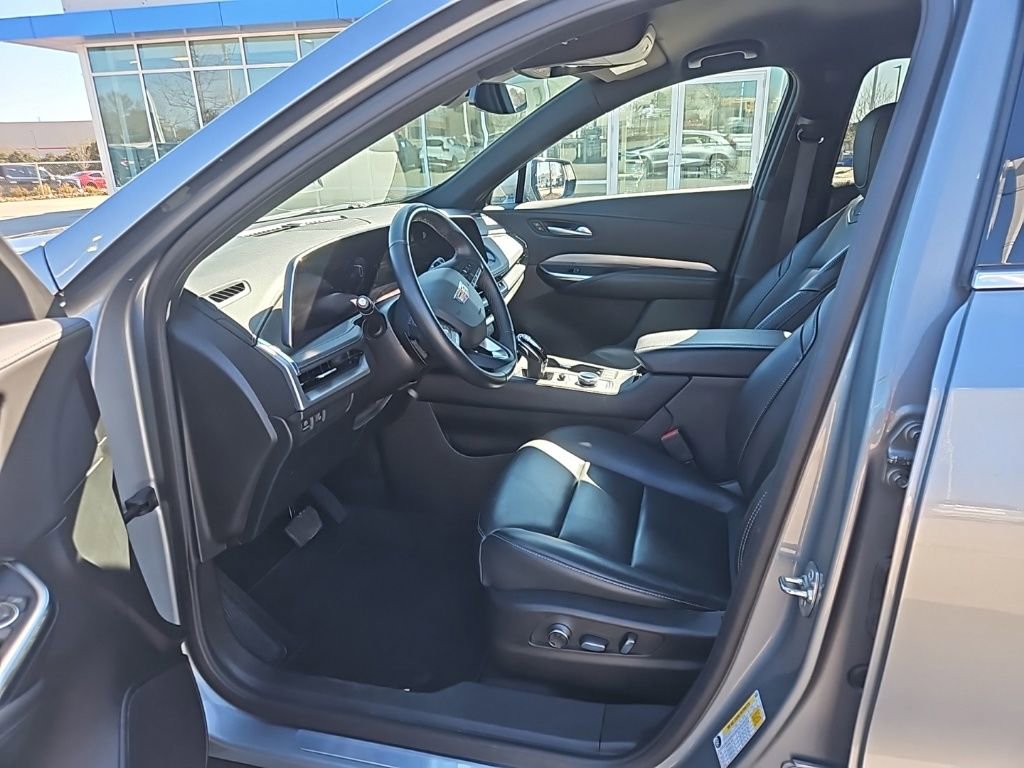 Used 2025 Cadillac XT4 Premium Luxury image 12
