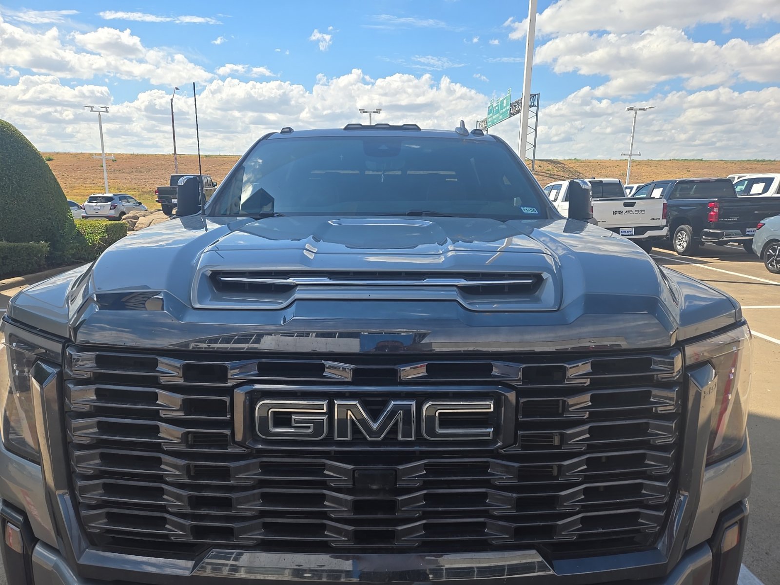 Used 2024 GMC Sierra 3500 Denali Ultimate AWD/4WD image 2