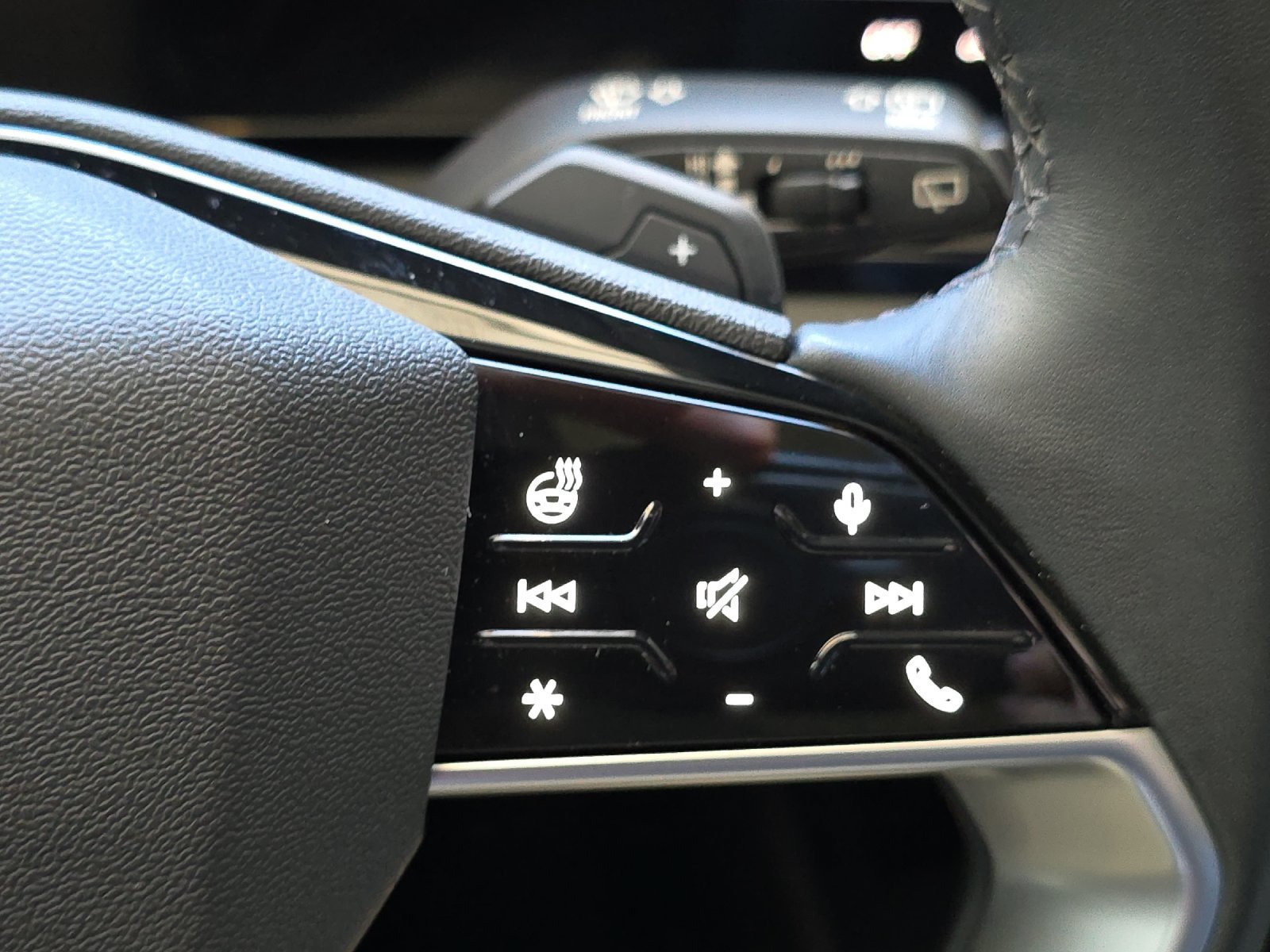 Used 2025 Audi Q6 e-tron Premium RWD image 28