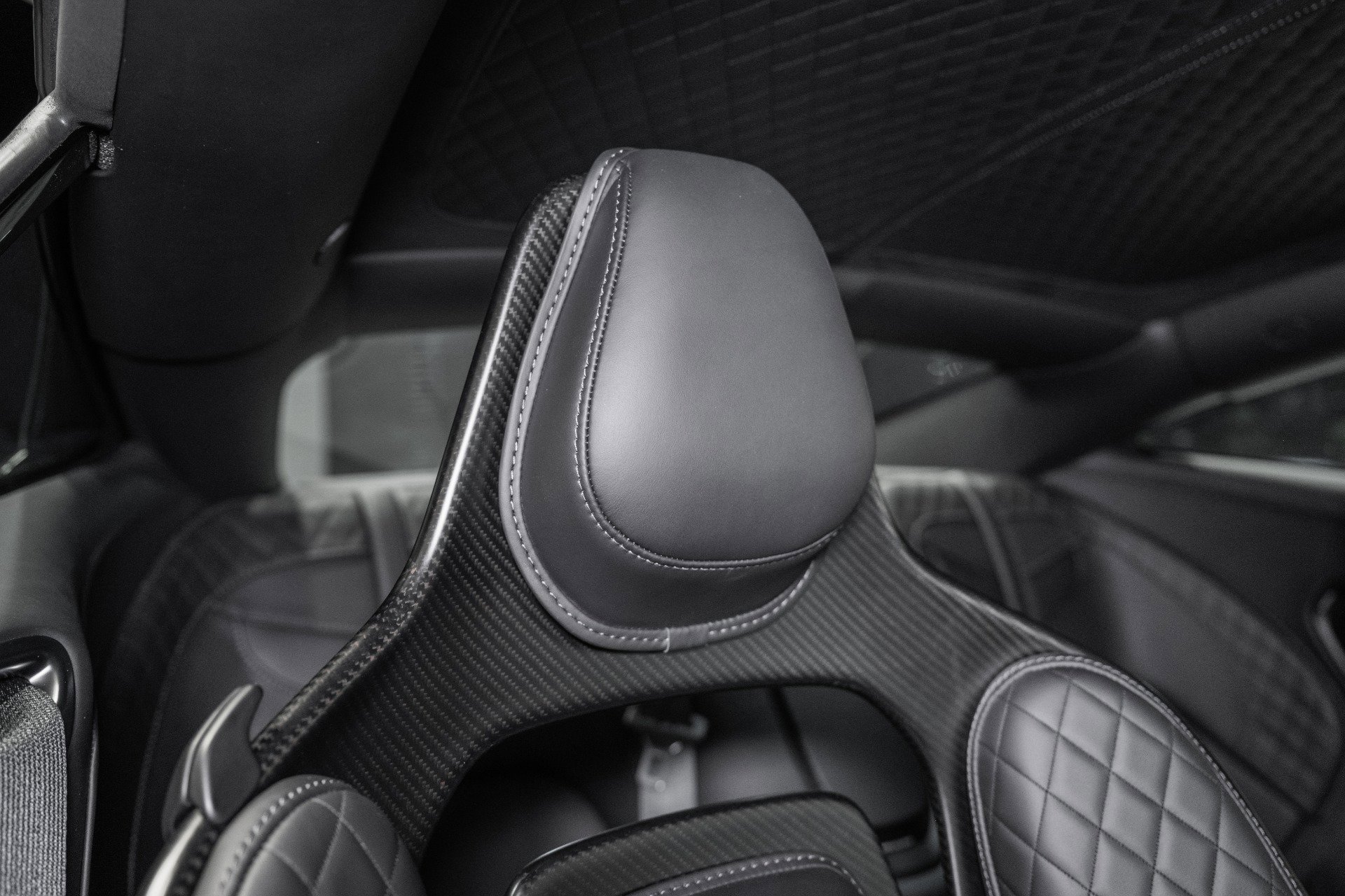 Used 2023 Aston Martin DBS Coupe RWD image 6