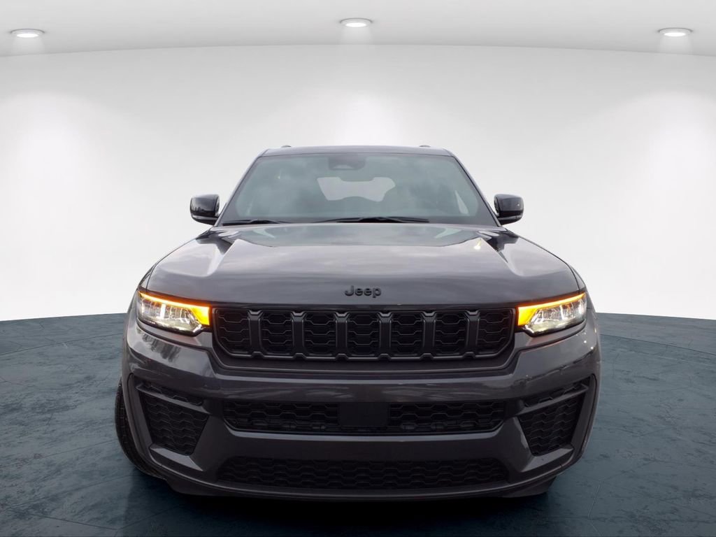 New 2026 Jeep Grand Cherokee Altitude image 4
