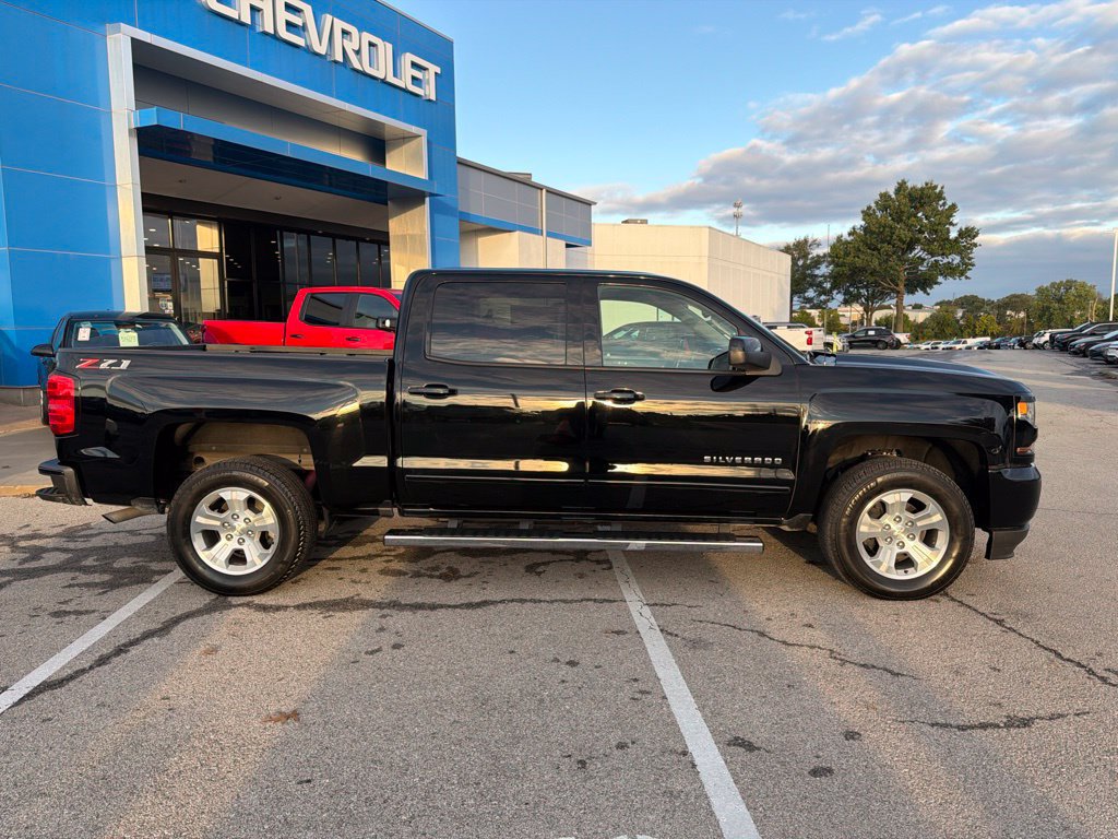 Used 2018 Chevrolet Silverado 1500 LT w/ All Star Edition AWD/4WD image 2