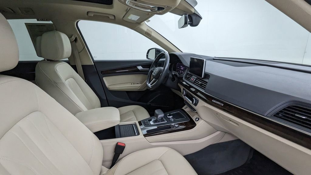 Used 2019 Audi Q5 Prestige w/ Prestige Package image 39