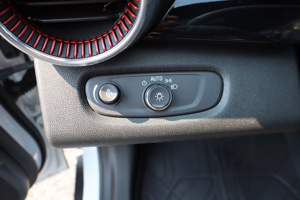 Used 2024 Chevrolet Trax RS w/ Driver Confidence Package FWD image 9