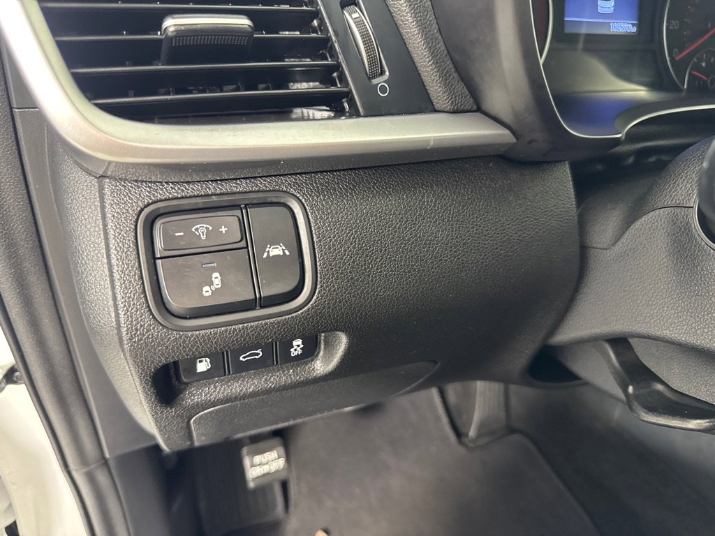 Used 2020 Kia Optima LX image 16