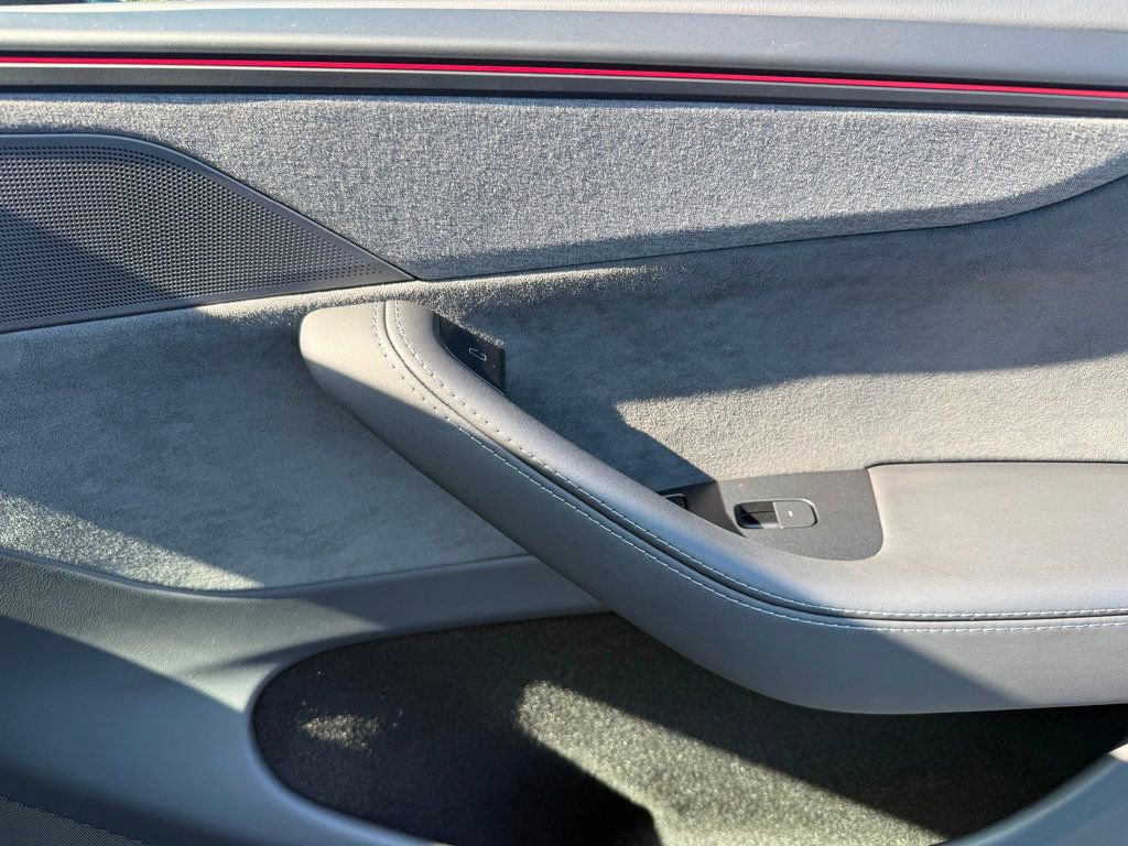 Used 2026 Tesla Model Y 2WD image 33