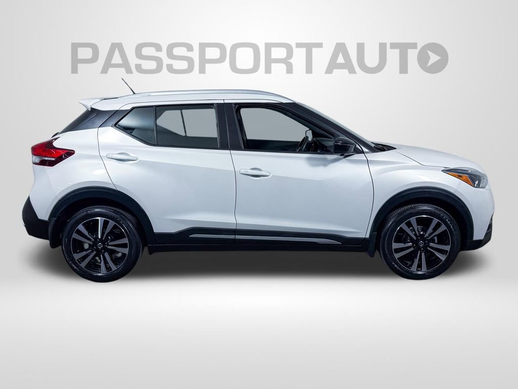 Used 2018 Nissan Kicks SR image 9