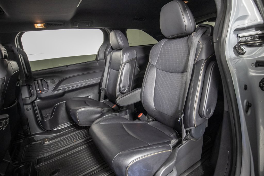 Used 2024 Toyota Sienna XLE Woodland Edition image 11
