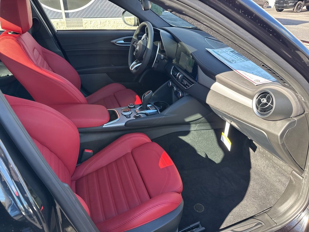 New 2025 Alfa Romeo Giulia AWD image 24