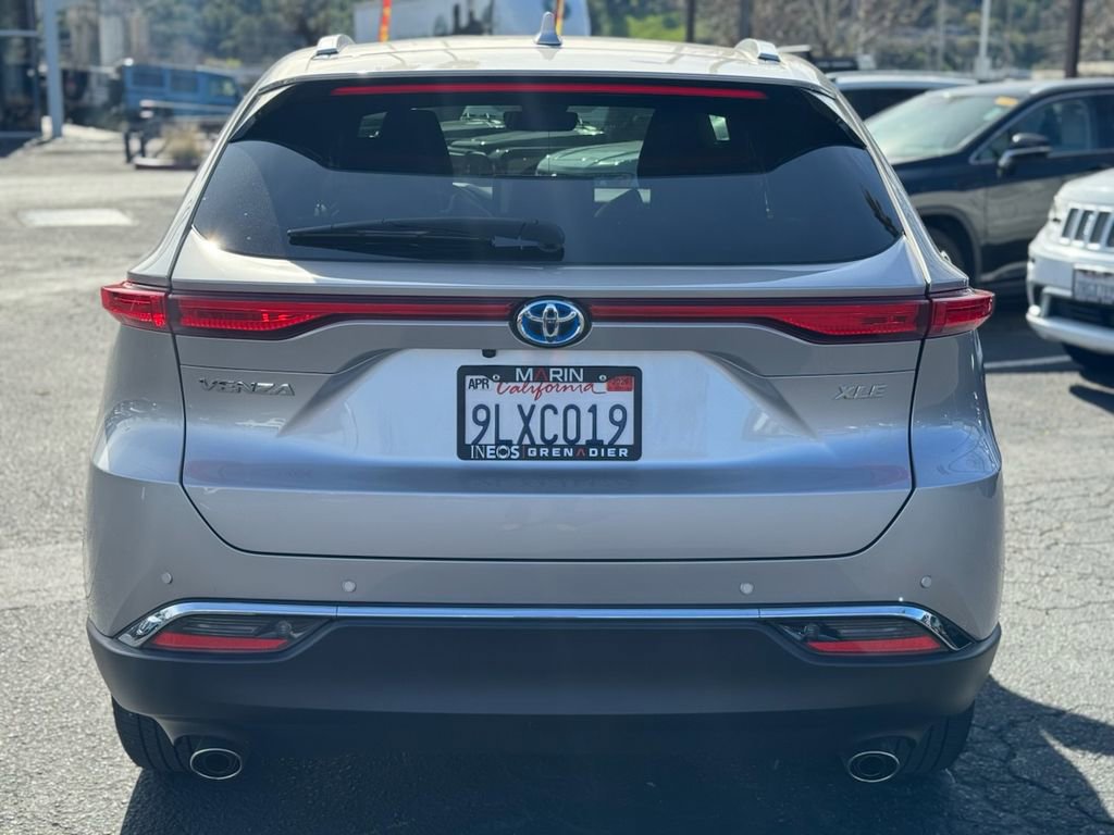 Used 2024 Toyota Venza XLE image 8