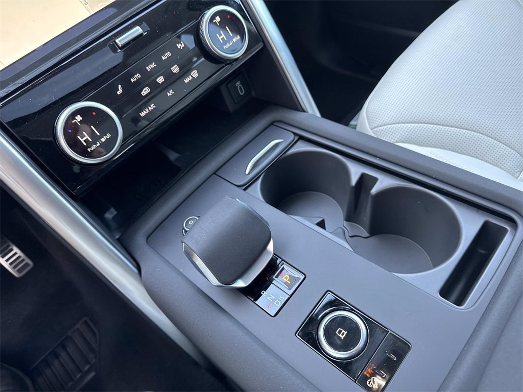 New 2026 Land Rover Discovery Limited Edition image 27