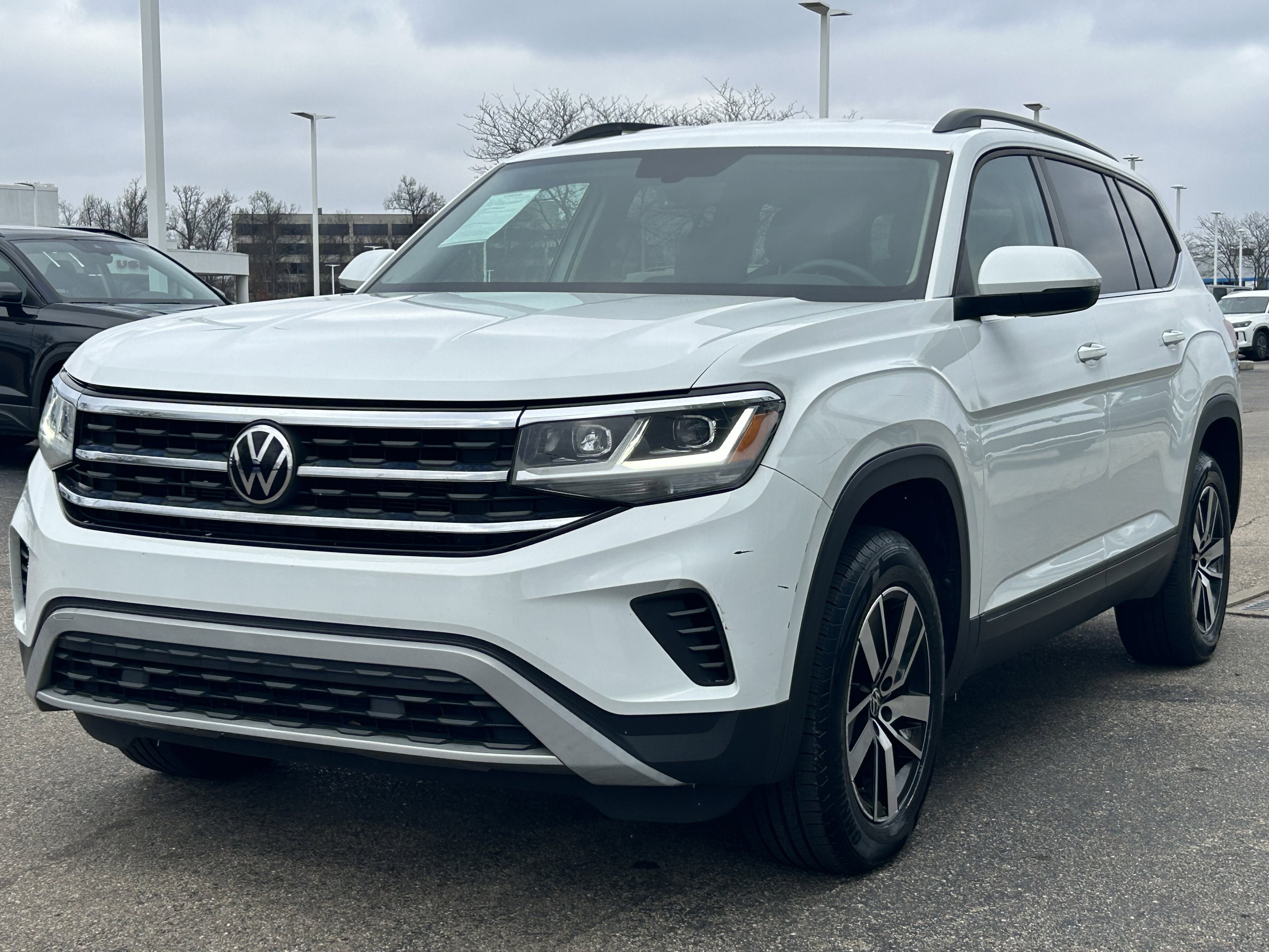 Certified 2023 Volkswagen Atlas SE image 3
