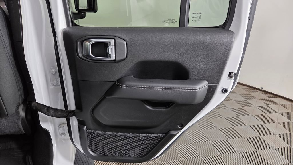 Used 2020 Jeep Wrangler Unlimited Sahara w/ LED Lighting Group image 26