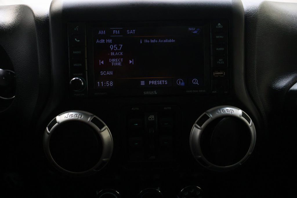 Used 2018 Jeep Wrangler Unlimited Sahara w/ Connectivity Group image 20