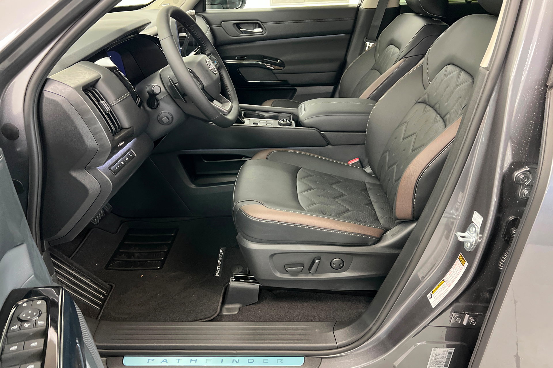New 2026 Nissan Pathfinder Platinum w/ Cargo Package AWD/4WD image 17